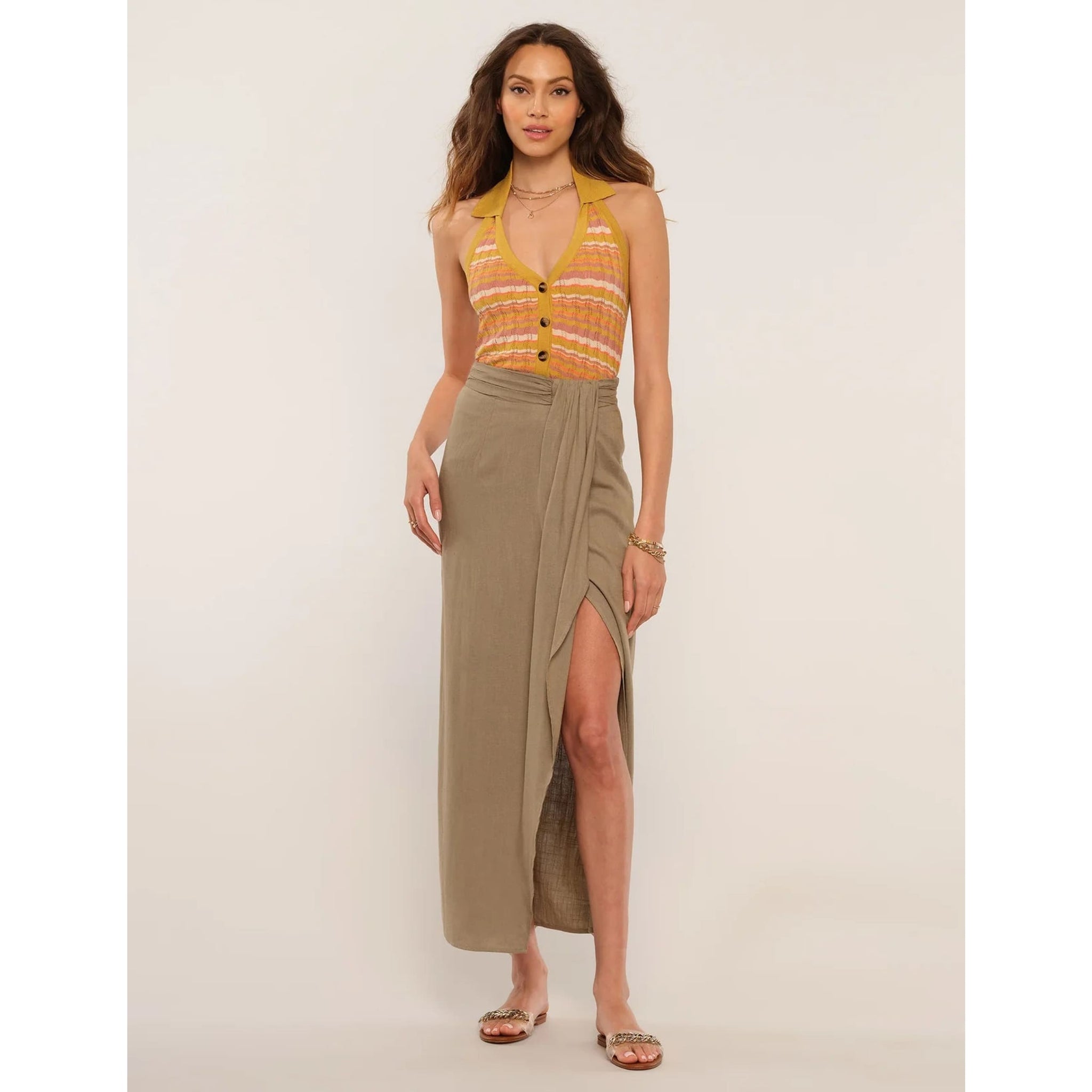 The Catriona Skirt is made of airy linen and is slim-fitting with a side slit to show some skin. It has a zipper closure and elasticized back for easy wear. Pair it with a knit cami or layer over your favorite swimwear. 